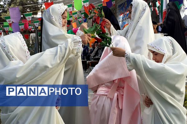 جشن شکفتن غنچه‌ ها، در دبستان مهرتابان بهارستان دو