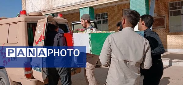 وداع دانش‌آموزان هنرستان الزهرا با پیکر مطهر شهید گمنام