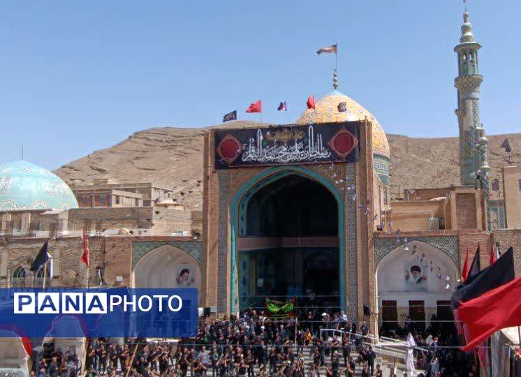 اقامه عزا و نوحه خوانی در صحن آستان مقدس حضرت سلطانعلی(ع)