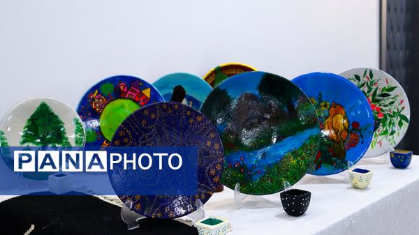 نمایشگاه دستاورد‌های هنری معلولان اعصاب و روان در محمدشهر کرج