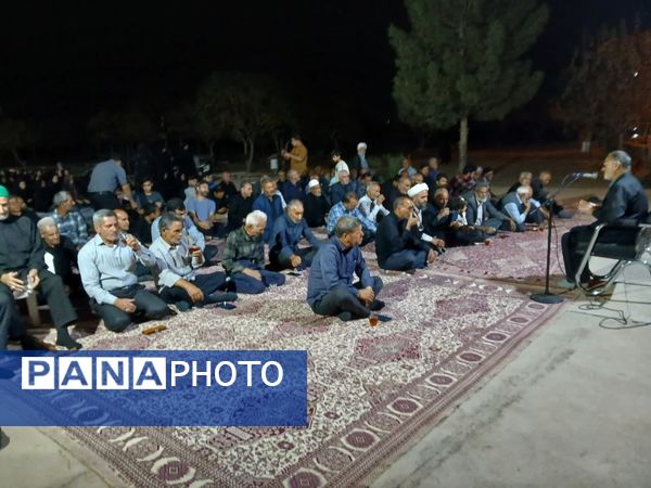 مراسم شبی با شهدا در محل گلزار شهدای روستای بزنجرد شهرستان خلیل‌آباد