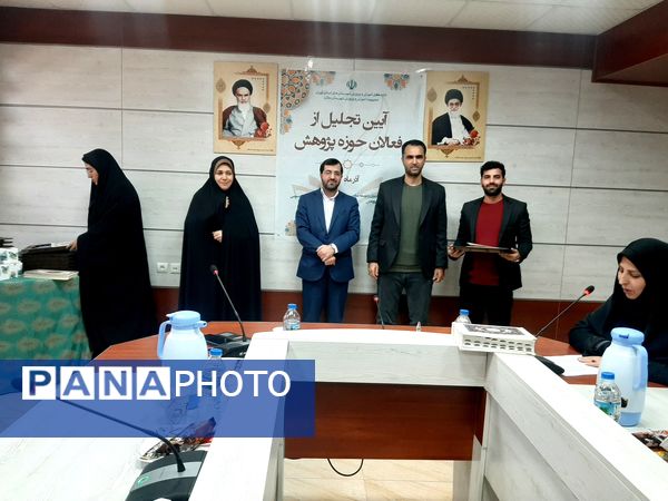 مراسم تقدیر از دانش‌آموز پژوهنده و فناور برتر کشوری و استانی ملارد 