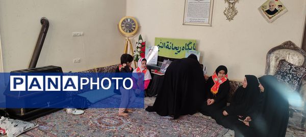 دیدار دانش‌آموزان دبستان فرهنگیان با خانواده شهید غلامرضا رحمتی