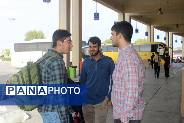 دانش آموزان بوشهر برای دیدار با رهبر انقلاب عازم تهران شدند 