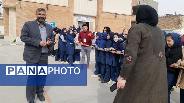 مسابقات طناب‌کشی در مدرسه دخترانه ضحی ۲ شهرستان شیروان