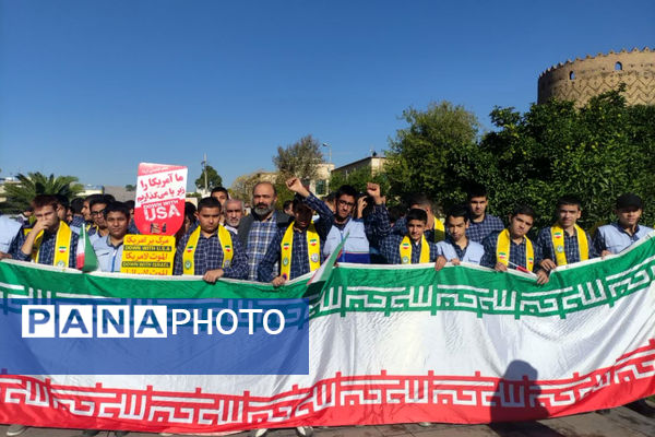 تجمع بزرگ دانش‌آموزان در روز 13 آبان
