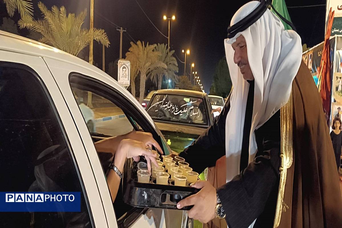 خدمت‌رسانی دانش‌آموزان و فرهنگیان ناحیه‌چهار اهواز به زوار اباعبدالله‌الحسین(ع)