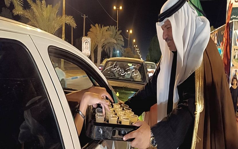 خدمت‌رسانی دانش‌آموزان و فرهنگیان ناحیه‌چهار اهواز به زوار اباعبدالله‌الحسین(ع)
