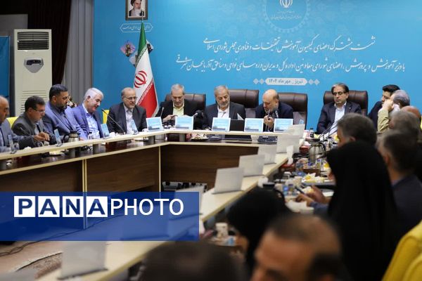 نشست مشترک کمیسیون آموزش، تحقیقات و فناوری مجلس با وزیر آموزش و پرورش 