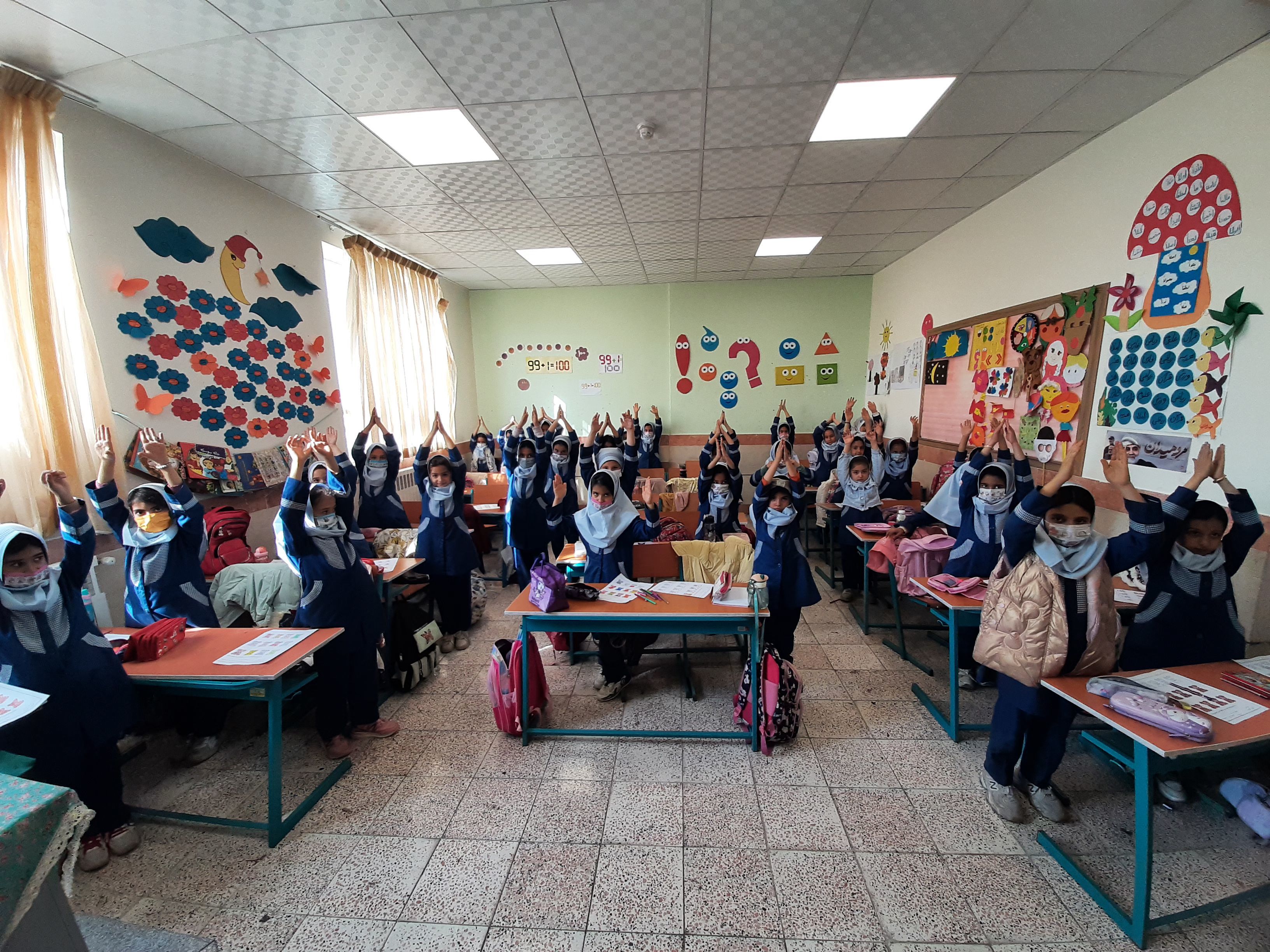 مراسم صبحگاه  دبستان زنده یاد امینی پور 