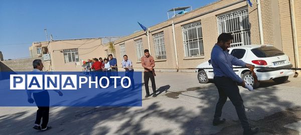 مسابقه طناب کشی و تیراندازی با تفنگ بادی در زاوه