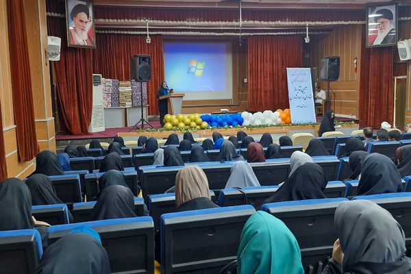 آیین تقدیر از مشاوران و رابطین مشاورین در قرچک