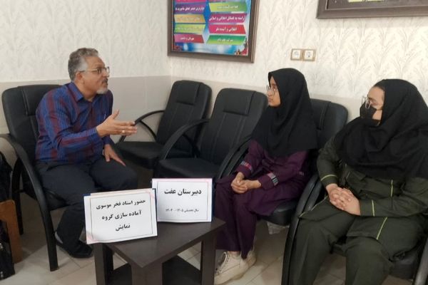 تئاتر حرفه ای در دبیرستان عفت کلید خورد