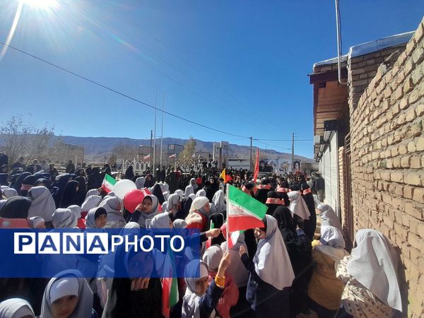 حضور پرشور و حماسه‌آفرین دانش‌آموزان نسر در راهپیمایی یوم‌الله ۱۳ آبان