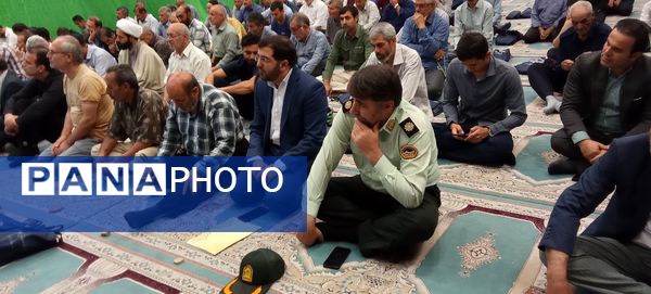 حضور دانش‌آموزان و فرهنگیان در نماز‌ جمعه صفادشت