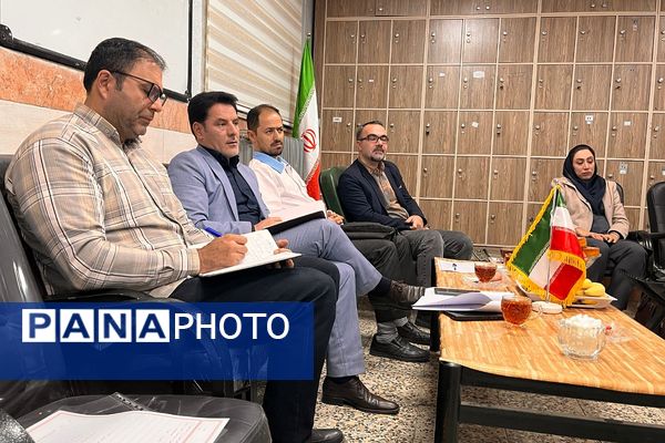 جلسه هماهنگی مانور زلزله در مدرسه شایستگان شهرستان قدس