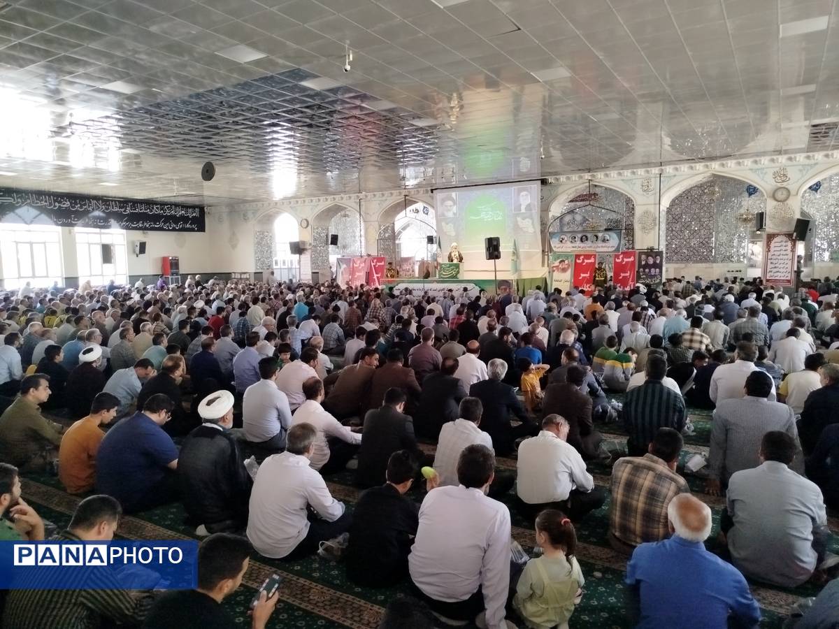 نماز جمعه شهرستان کاشمر با حضور پر رنگ مردم برگزار شد 