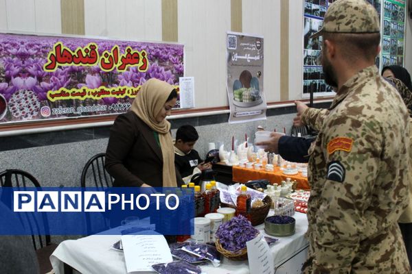 نمایشگاه صنایع دستی ملکان فرصتی برای دیدن و خرید آثار بومی