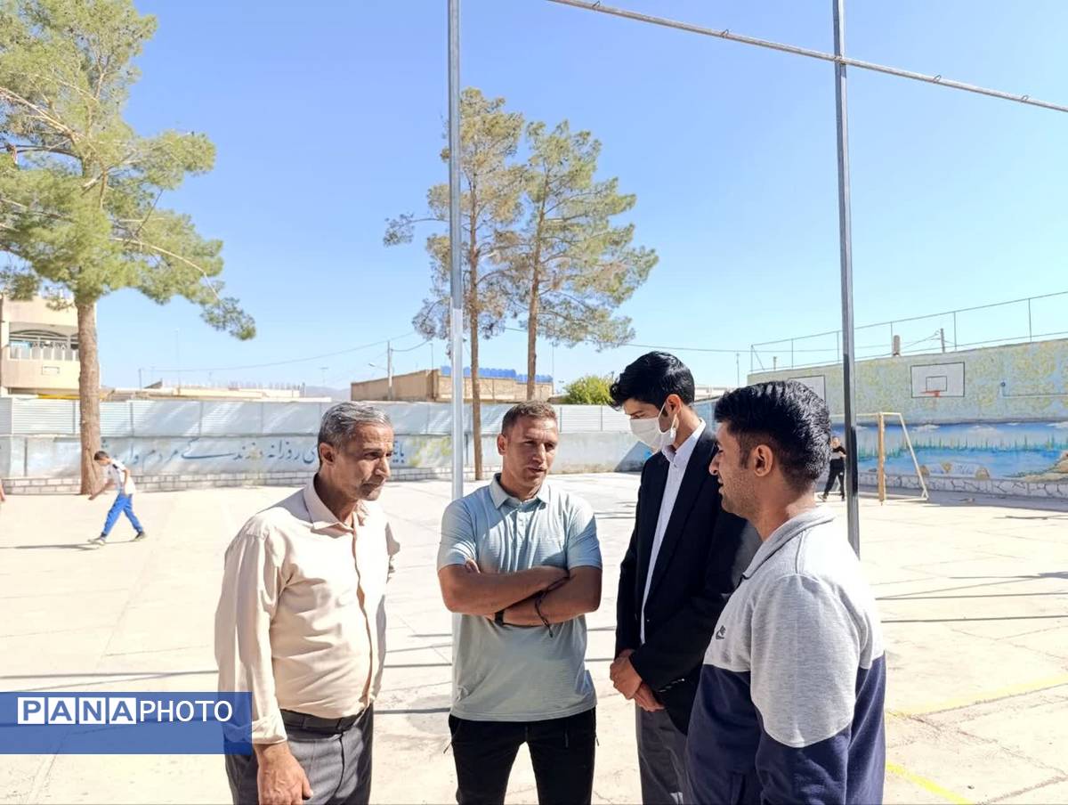 بازدید کارشناس تربیت بدنی شهرستان خلیل آباد از دبیرستان رئیس زاده