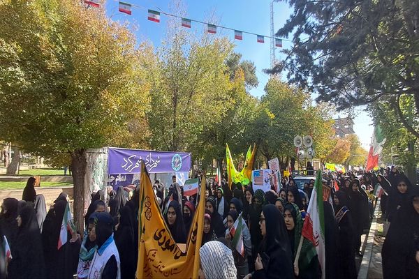 راهپیمایی یوم‌الله ۱۳ آبان با حضور پرشور مردم در شهرستان شهرکرد 