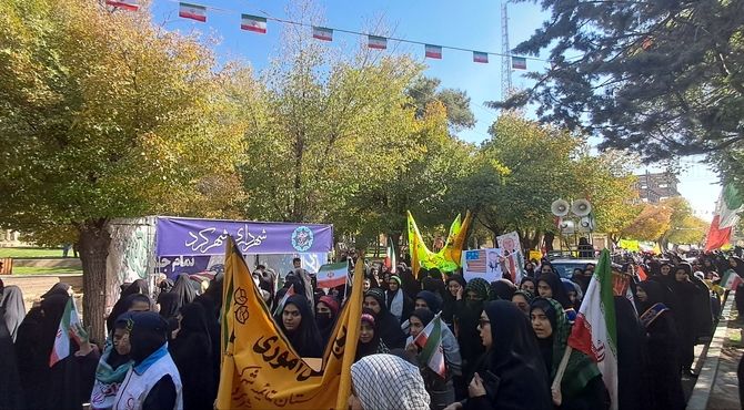 راهپیمایی یوم‌الله ۱۳ آبان با حضور پرشور مردم در شهرستان شهرکرد 