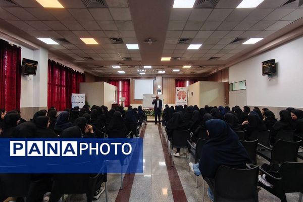 برگزاری کارگاه مشاوره به‌مناسبت هفته سلامت روان در ناحیه 2 شهرری 