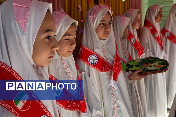 جشن عاطفه‌ها؛ لبریز از مهربانی در دبستان دخترانه قدر بهارستان ۲