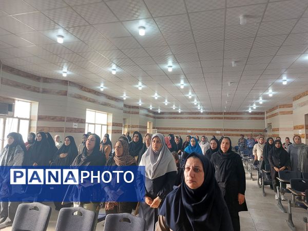 تشکیل جلسه انجمن اولیا و مربیان مدرسه حضرت معصومه(س) شاهد