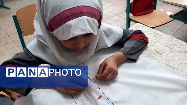 وقتی معلم، خیاط می‌شود