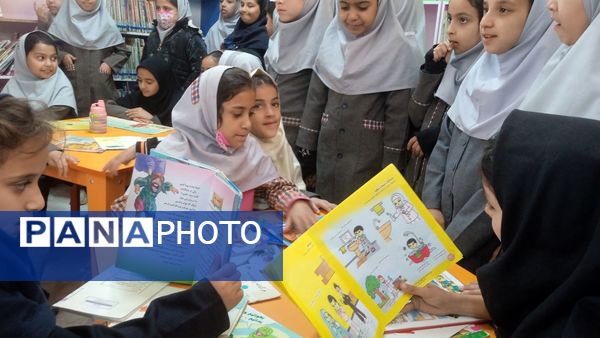 بازدید دانش‌آموزان دبستان شهید نجفی فدافن از کتابخانه فدک