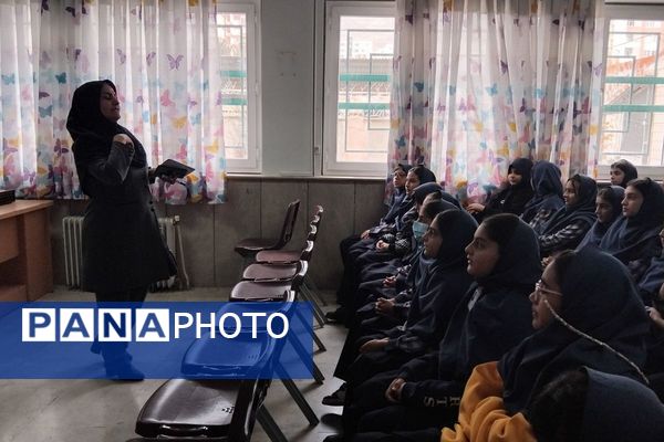  هفته پژوهش در مدرسه نرگس پردیس