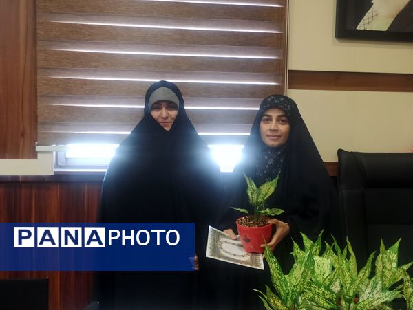 مراسم تقدیر از رابطین امور بانوان مدارس ناحیه یک شهرری