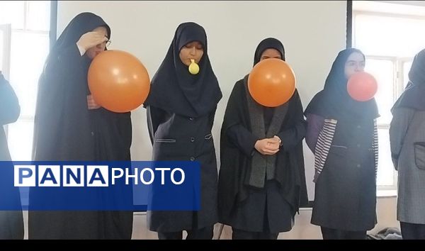 جشن روز مادر و ولادت حضرت زهرا (س) در دبیرستان شاهد تکتم ناحیه ۳