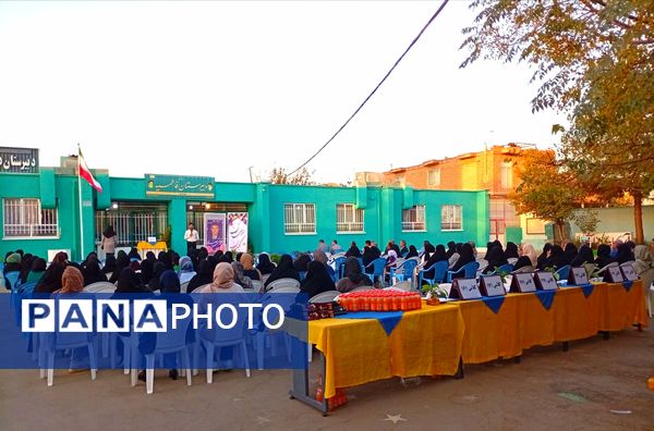  اولین مجمع انجمن اولیا و مربیان در دبیرستان فاطمیه