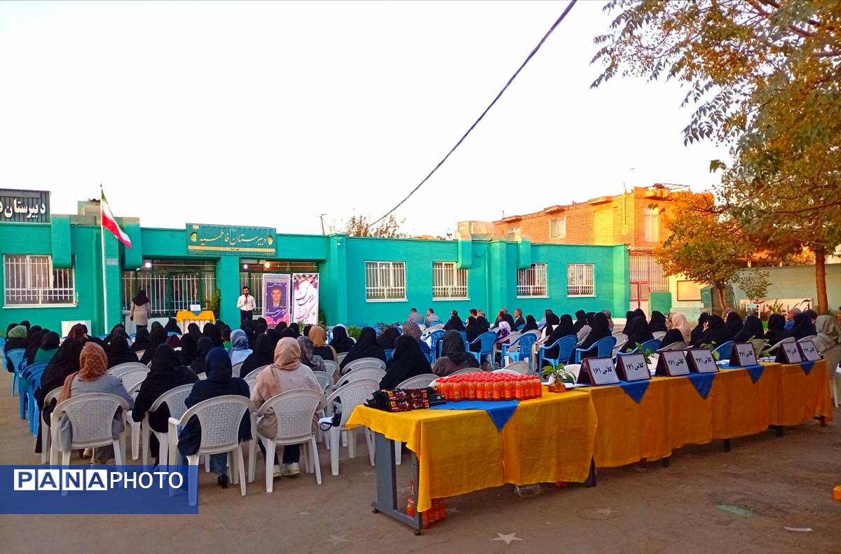 اولین مجمع انجمن اولیا و مربیان در دبیرستان فاطمیه