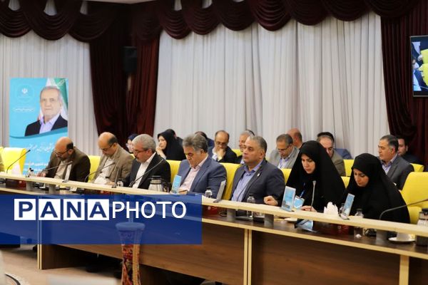 نشست مشترک کمیسیون آموزش، تحقیقات و فناوری مجلس با وزیر آموزش و پرورش 