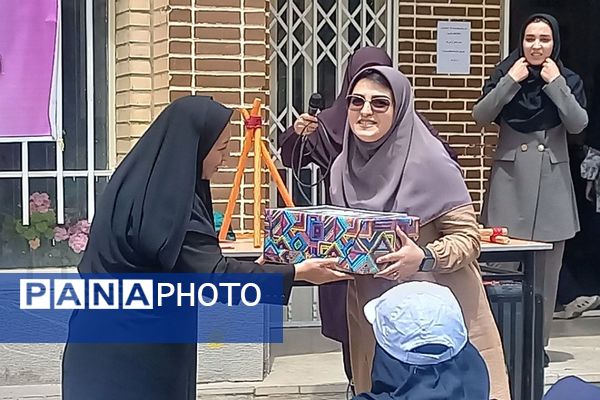 برگزاری مراسم سپاس مربی به مناسبت روز سازمان دانش‌آموزی در هنرستان شیخ محمد بلیغ شهرستان فیروزکوه 