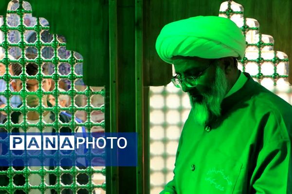مراسم زیر سایه خورشید و غباروبی ضریح مطهر بی بی سکینه خاتون(س) در بخش صفادشت ملارد