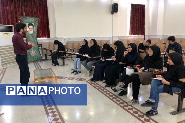 کارگاه‌های آموزش تکمیلی خبرنگاری با همکاری بسیج دانش‌آموزی در ناحیه 2 شهرری 