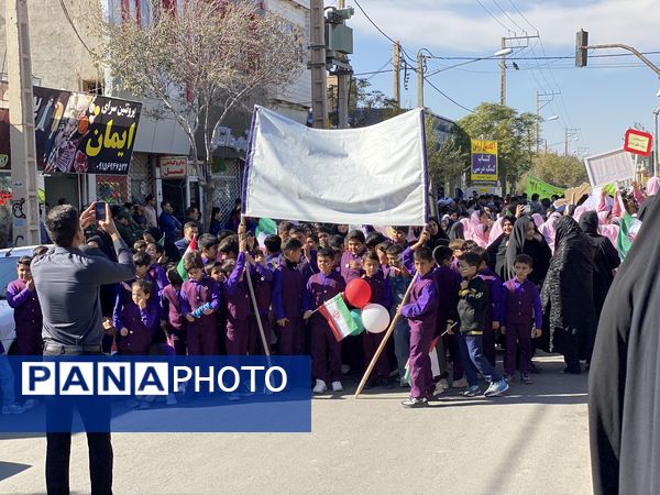 راهپیمایی عظیم ۱۳ آبان ماه، با حضور پرشور دانش‌آموزان ولایتمدار و مردم غیور و همیشه در صحنه مه‌ولات