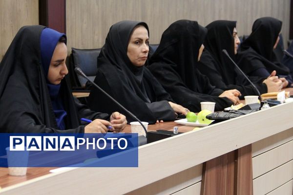 برگزاری جلسه توجیهی مدیران دوره متوسطه اول در سالن فرهنگ بهارستان دو