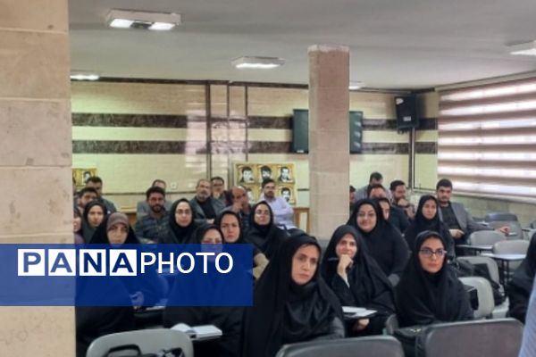 کارگاه مدیریت کلاس و روش‌های نوین تدریس در فیروزکوه: تلفیق هنر تدریس با قدرت فناوری