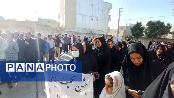 حضور پرشور دانش‌آموزان رای اولی شهرستان چرداول در انتخابات ریاست جمهوری