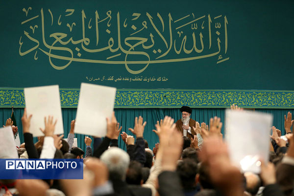 دیدار جمعی از خانواده‌های شهدای امنیت با رهبر معظم انقلاب