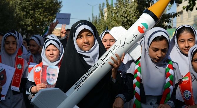 روایت دانش‌آموز خبرنگاران پانا بهارستان‌دو از یوم‌الله ۱۳ آبان