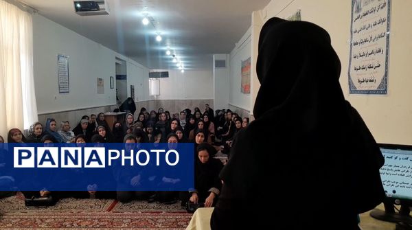 اولین جلسه  مشاوره با حضور اولیا پایه هفتم در دبیرستان دخترانه حداد مشهد