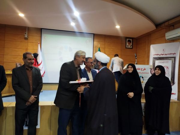 اجرای طرح هر محله یک خادم هلال در تویسرکان