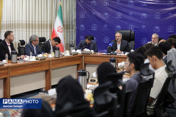 نشست صمیمی وزیر آموزش و پرورش با مدال آوران المپیادهای جهانی