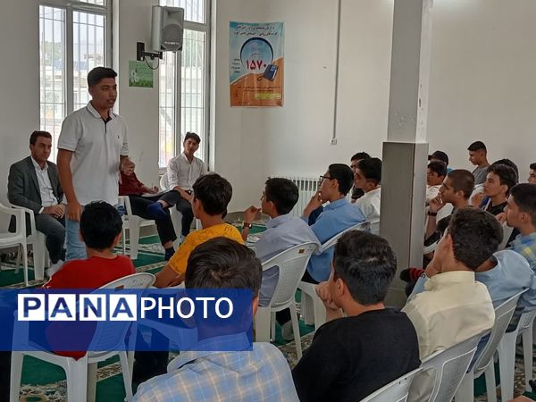 حضور جمعی از اعضای دبیرستان نمونه آیت‌الله خامنه‌ای در مدرسه نمونه دانش
