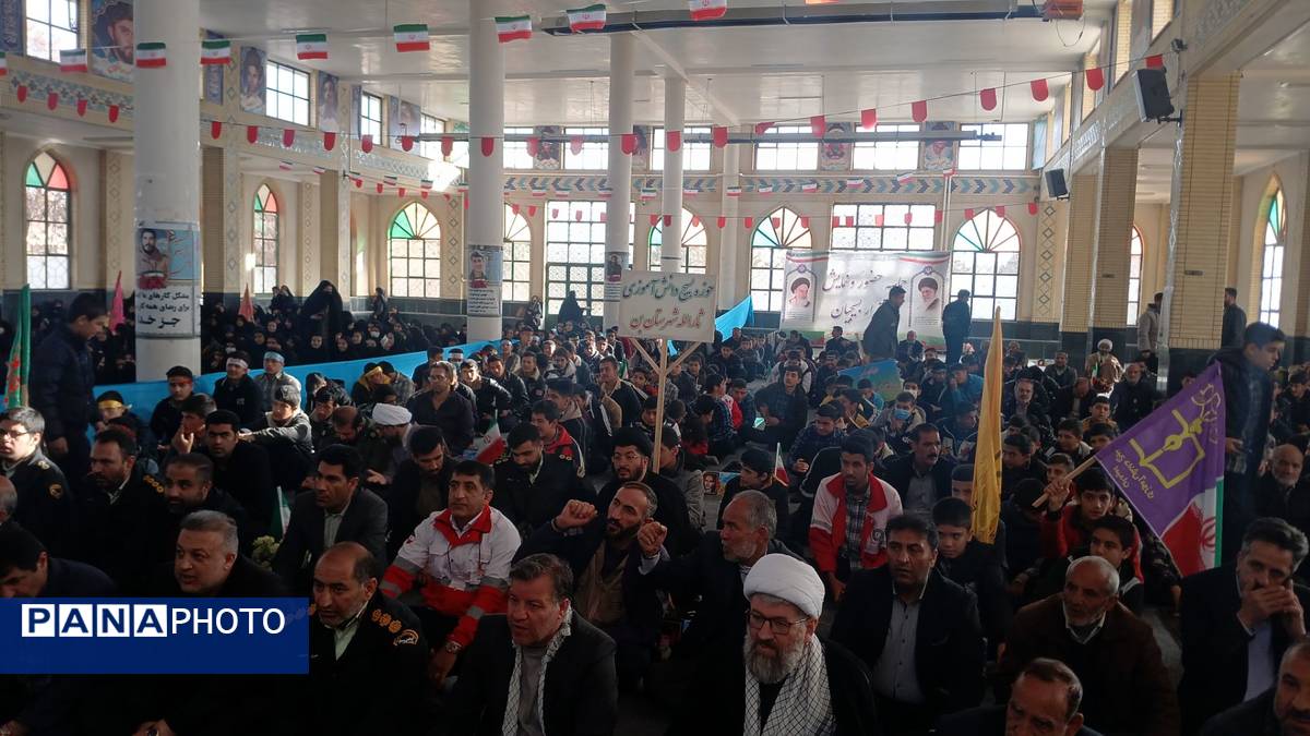 حضور دانش‌آموزان دبیرستان نمونه شهید سلیمانی بن در «همایش اقتدار بسیج» 